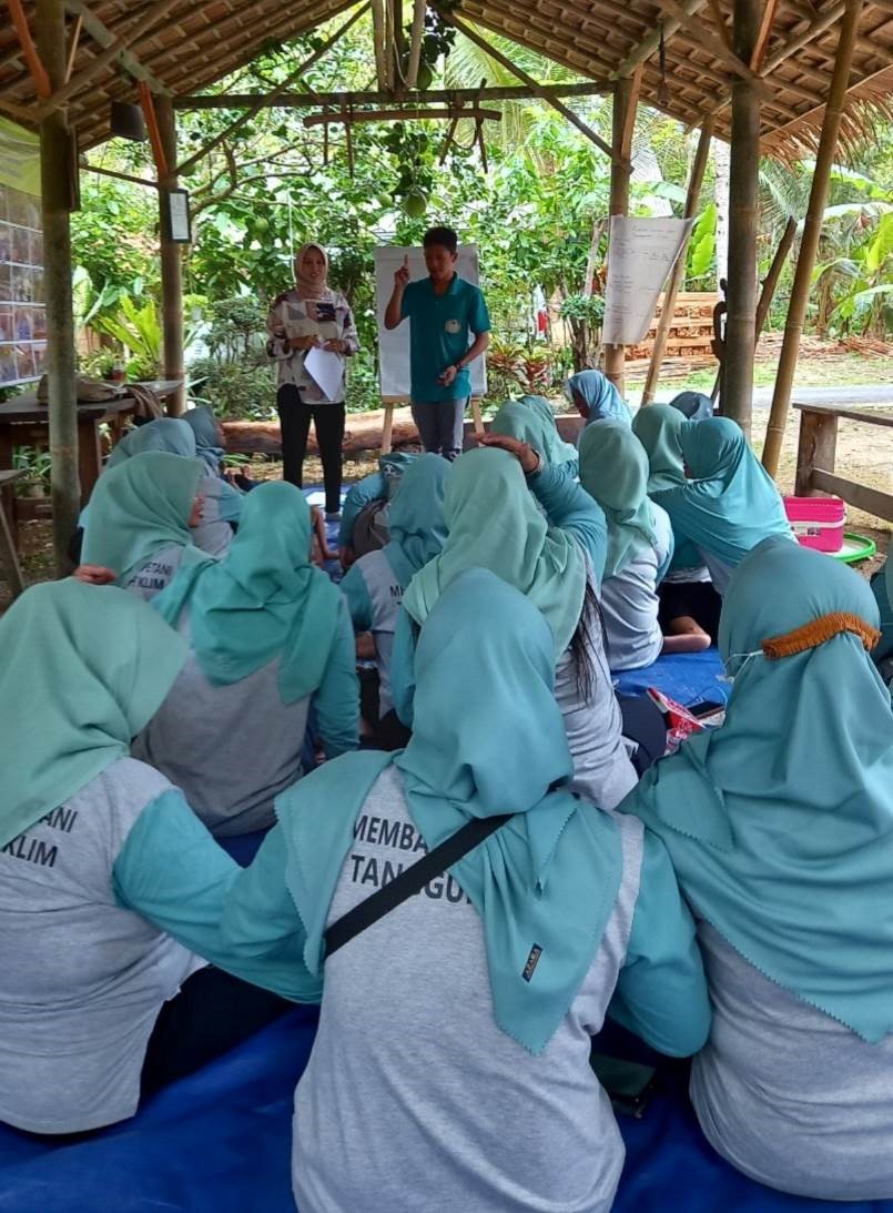 Training on Business Analysis and Simple Financial Records in Home Industry Groups 